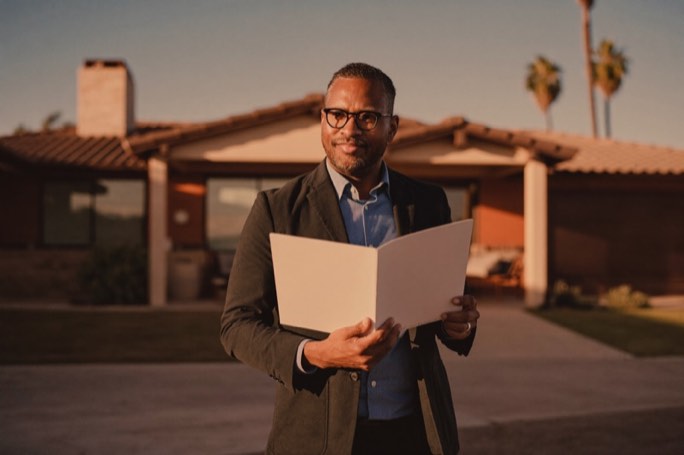 An experienced agent outside a California property